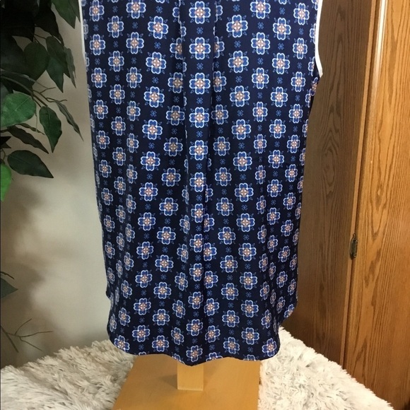 Liz Claiborne Large patterned collared 3/4 button down tank - Picture 8 of 15